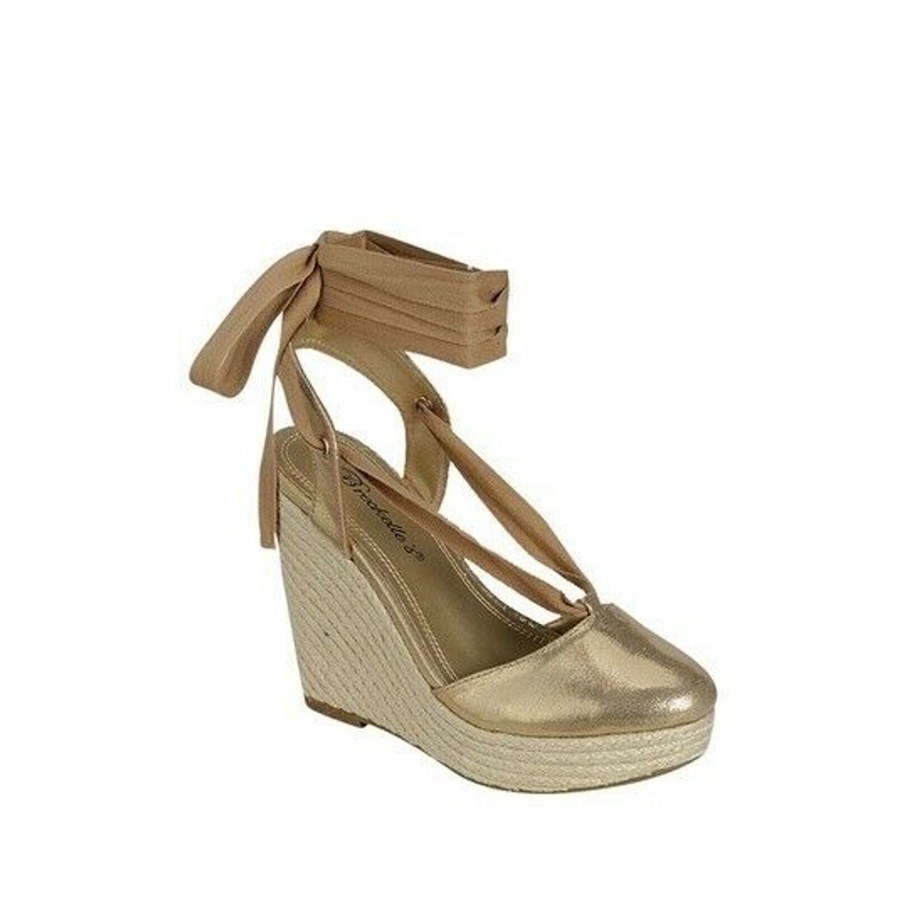 Breckelle's Dora Closed Toe Espadrille Wedge